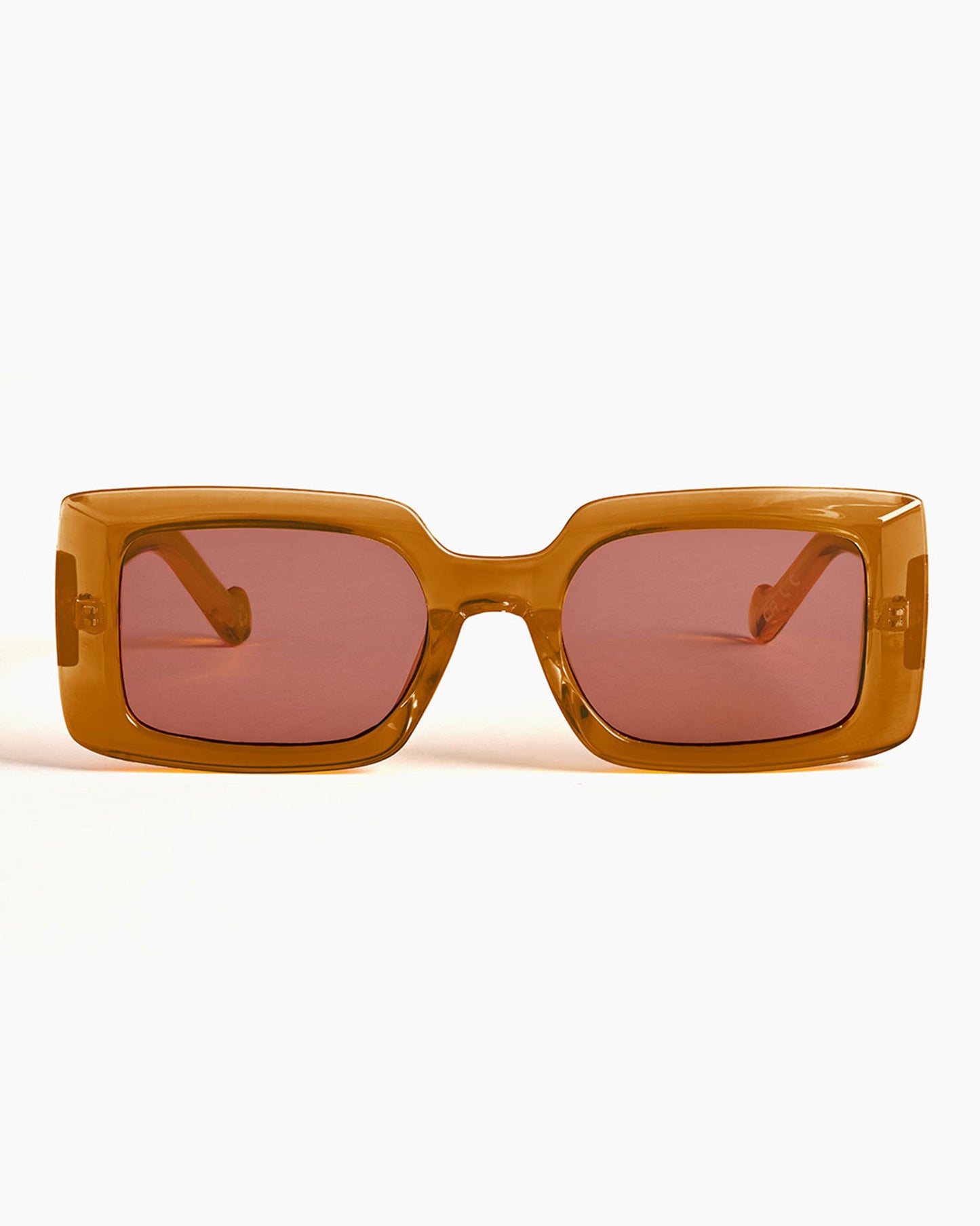 SZADE - dart ; burnt honey / cherry cola